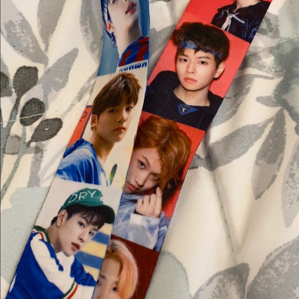 KPOP STANS ‼️ stray kids lanyard 🤯